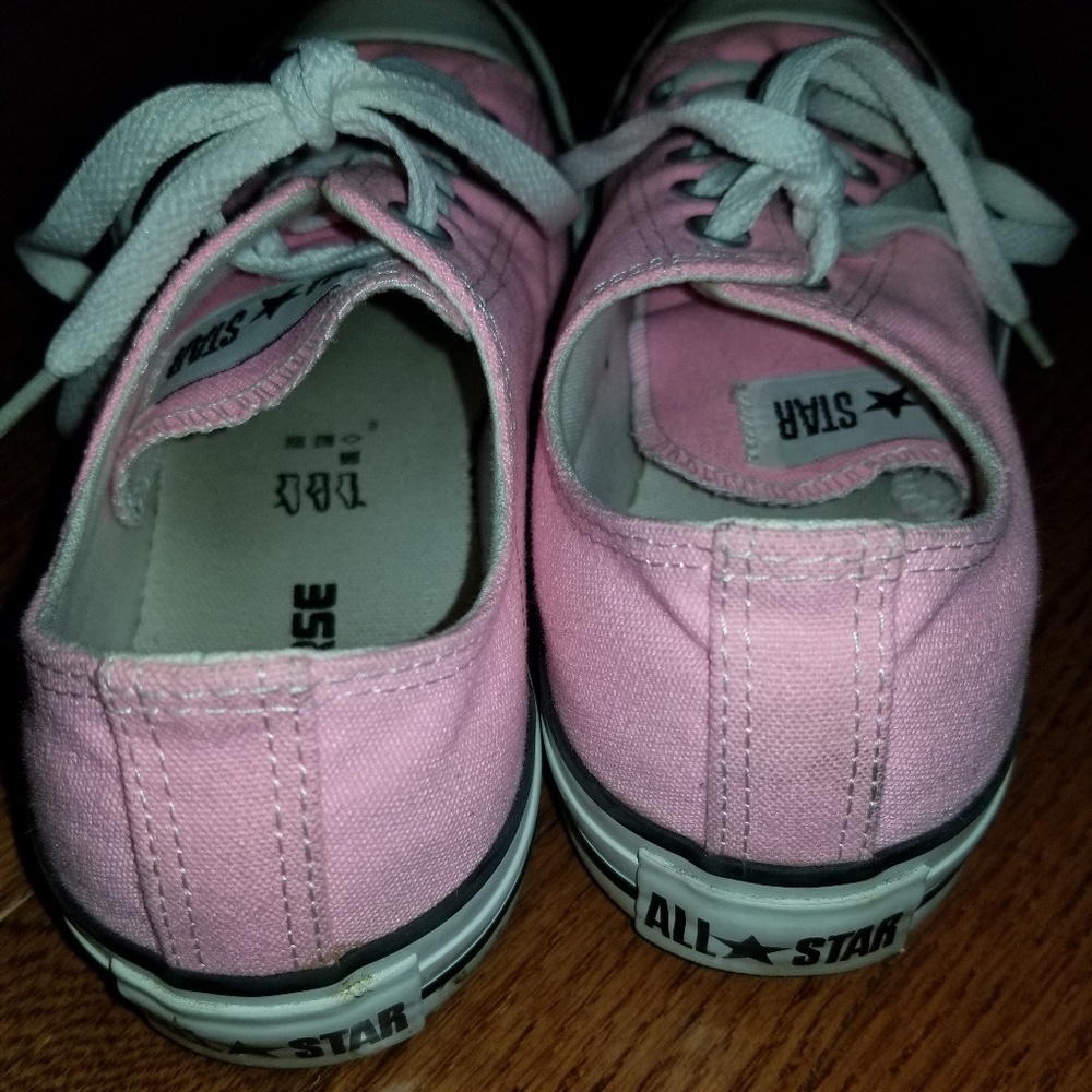 Women's Size 9 Pink Converse - Picture 2 of 4